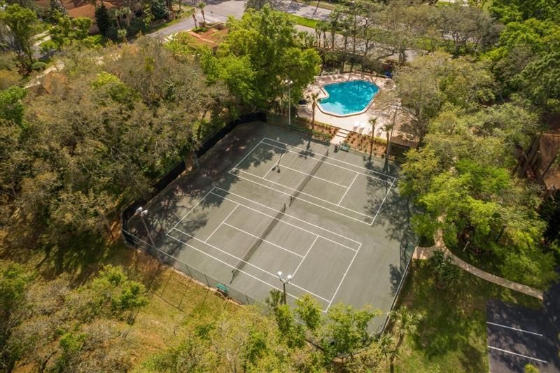 Governors Point East pool and tennis courts