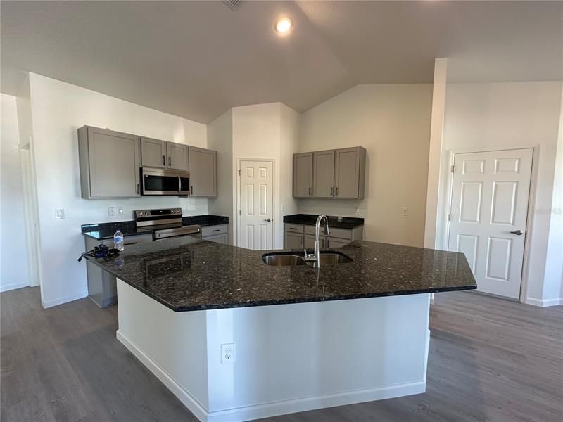 Recently Sold: $308,770 (3 beds, 2 baths, 1578 Square Feet)