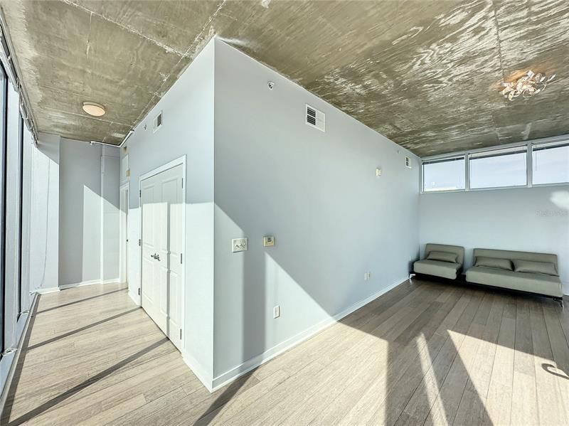 Recently Sold: $1,100,000 (2 beds, 2 baths, 2162 Square Feet)