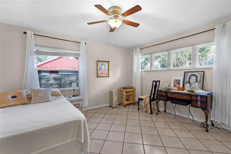 Recently Sold: $489,900 (2 beds, 1 baths, 1632 Square Feet)