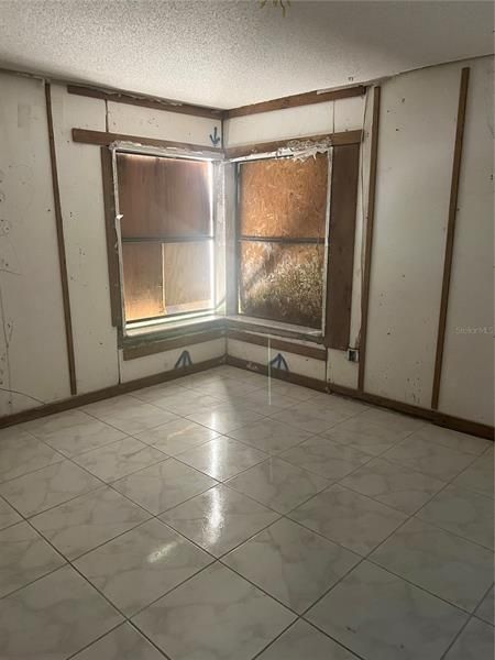 Vendido Recientemente: $95,900 (3 camas, 2 baños, 1461 Pies cuadrados)