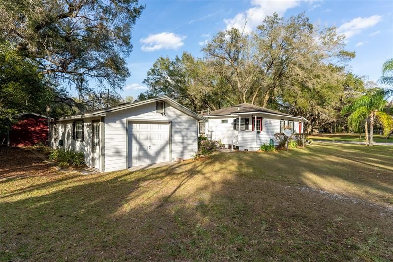 Recently Sold: $330,000 (3 beds, 2 baths, 1476 Square Feet)