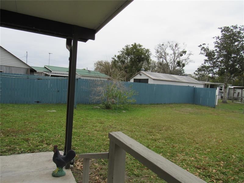 WOOD PRIVACY FENCE BACK YARD