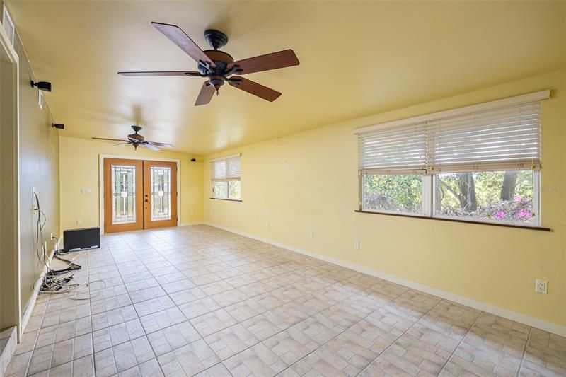 Recently Sold: $800,000 (2 beds, 2 baths, 1600 Square Feet)