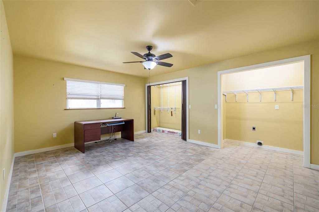 Recently Sold: $800,000 (2 beds, 2 baths, 1600 Square Feet)