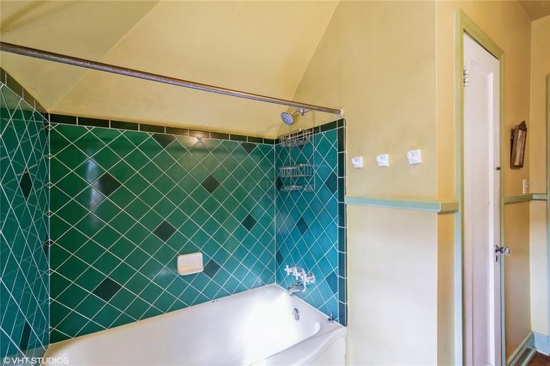 最近售出: $435,000 (3 贝兹, 2 浴室, 1962 平方英尺)
