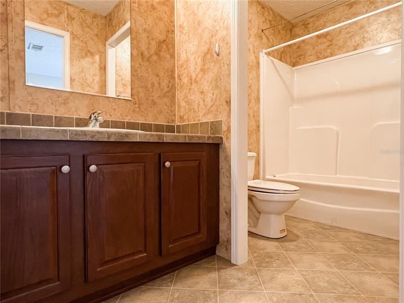 最近售出: $200,000 (4 贝兹, 3 浴室, 2280 平方英尺)