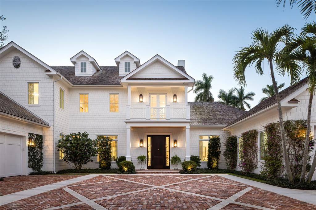 Недавно продано: $5,495,000 (4 спален, 4 ванн, 5192 Квадратных фут)