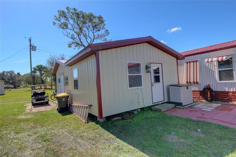 Recently Sold: $159,000 (2 beds, 2 baths, 924 Square Feet)