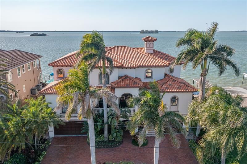 Recently Sold: $4,380,000 (4 beds, 3 baths, 4760 Square Feet)