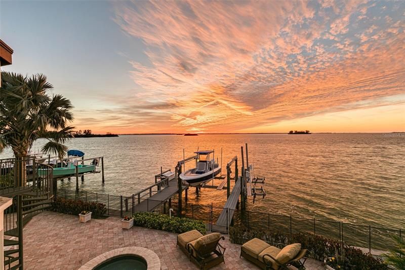 Recently Sold: $4,380,000 (4 beds, 3 baths, 4760 Square Feet)