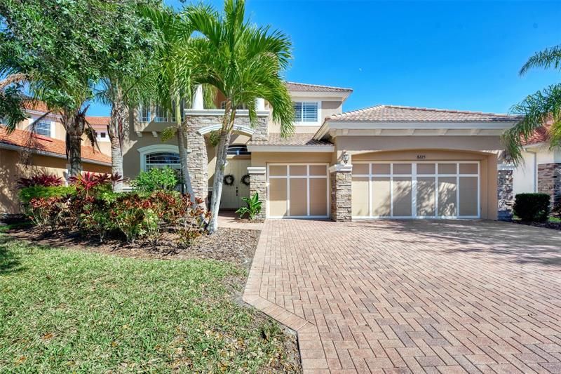 Recently Sold: $1,100,000 (4 beds, 3 baths, 3748 Square Feet)