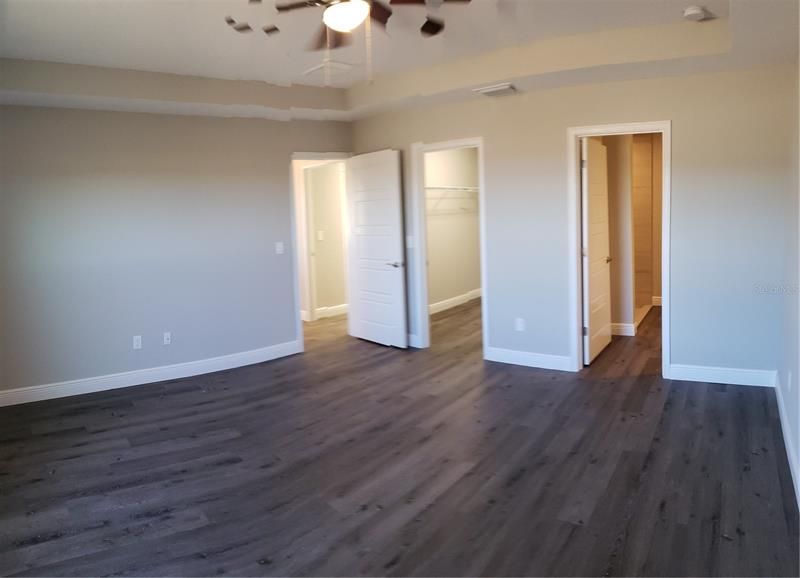 Recently Rented: $1,900 (3 beds, 2 baths, 1460 Square Feet)