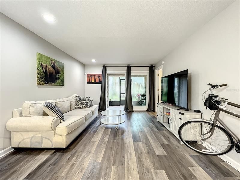 Recently Sold: $291,000 (2 beds, 2 baths, 890 Square Feet)