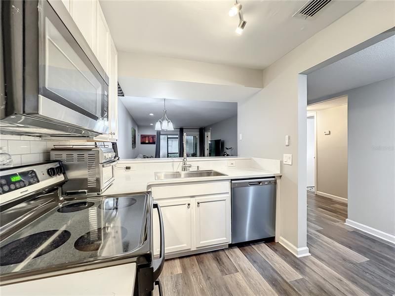 Recently Sold: $291,000 (2 beds, 2 baths, 890 Square Feet)