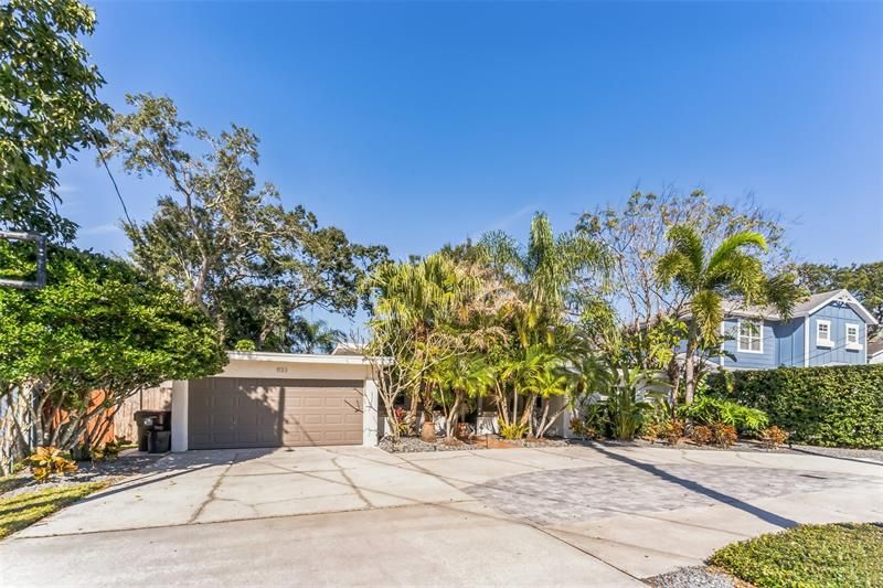 Recently Sold: $725,000 (4 beds, 3 baths, 2482 Square Feet)