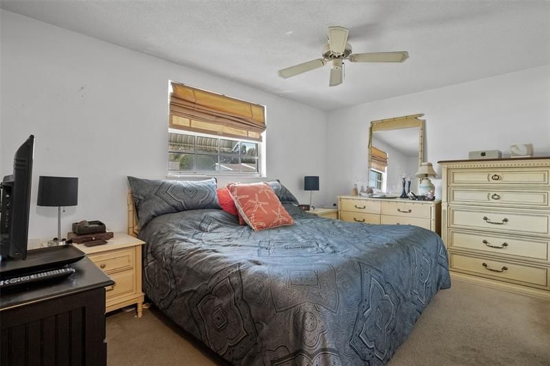 Recently Sold: $170,000 (2 beds, 1 baths, 952 Square Feet)