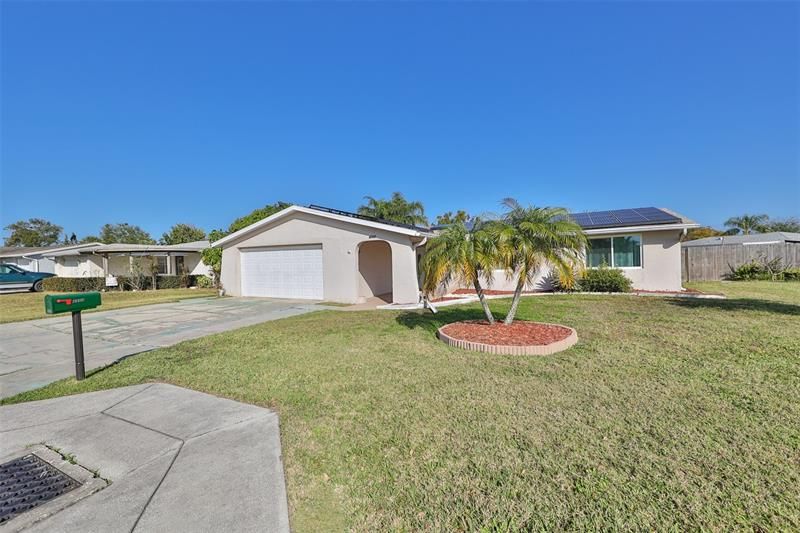Recently Sold: $320,000 (3 beds, 2 baths, 1299 Square Feet)