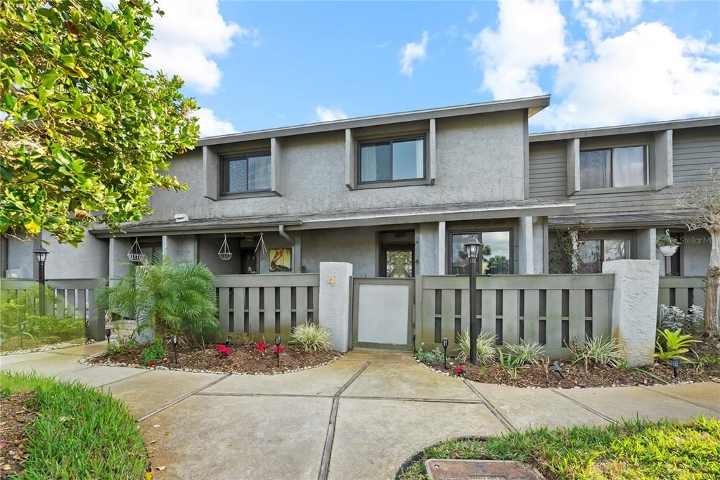 Recently Sold: $235,000 (2 beds, 2 baths, 1316 Square Feet)