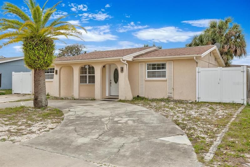 Recently Sold: $265,000 (3 beds, 2 baths, 1107 Square Feet)