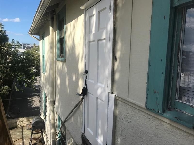 Recently Rented: $950 (1 beds, 1 baths, 700 Square Feet)
