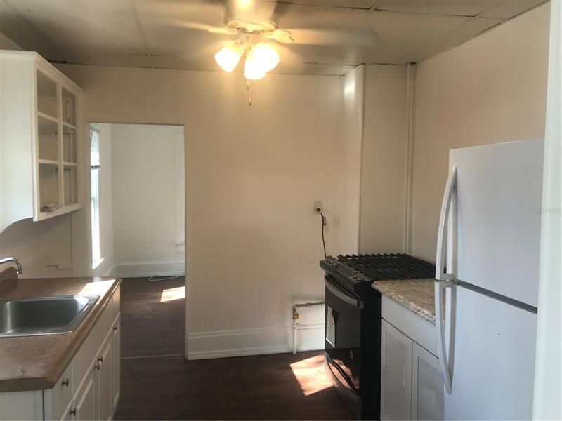 Recently Rented: $950 (1 beds, 1 baths, 700 Square Feet)