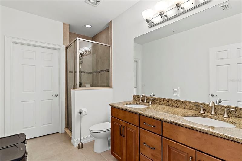最近售出: $420,000 (2 贝兹, 2 浴室, 1401 平方英尺)