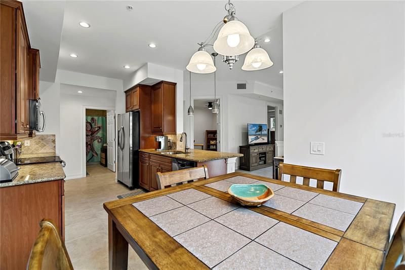 Recently Sold: $420,000 (2 beds, 2 baths, 1401 Square Feet)