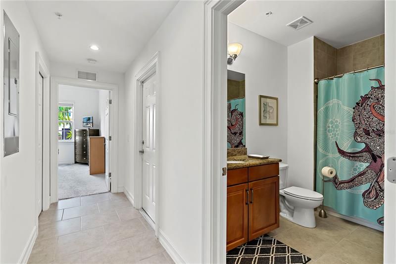 最近售出: $420,000 (2 贝兹, 2 浴室, 1401 平方英尺)