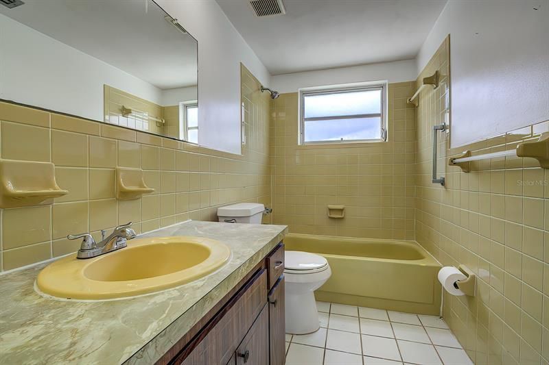 最近售出: $550,000 (3 贝兹, 2 浴室, 1360 平方英尺)