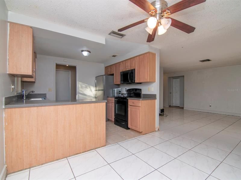 Recently Sold: $320,000 (3 beds, 2 baths, 1468 Square Feet)