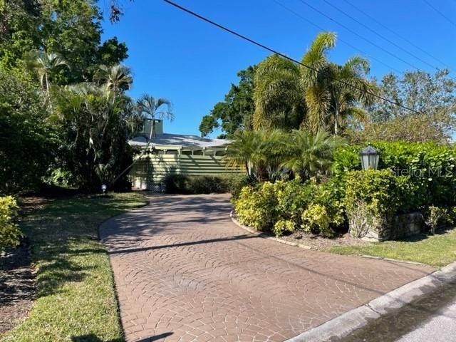 Recently Sold: $1,950,000 (2 beds, 2 baths, 2329 Square Feet)