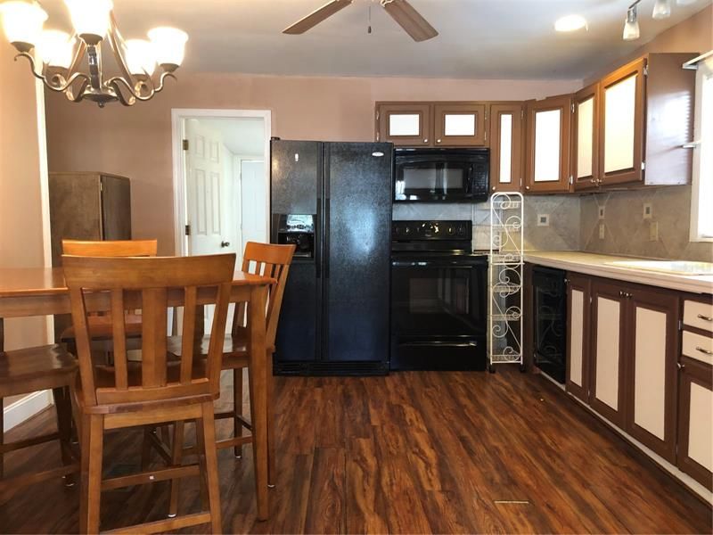 Recently Sold: $98,000 (2 beds, 1 baths, 986 Square Feet)