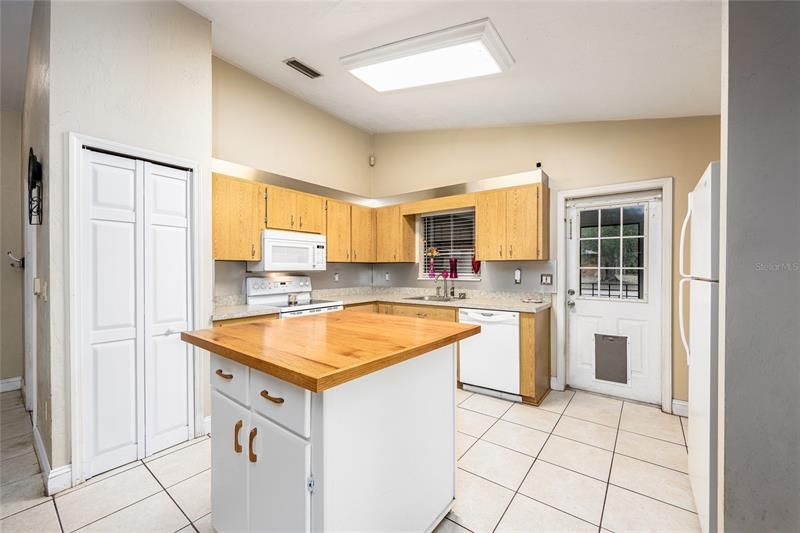 Recently Sold: $210,000 (2 beds, 2 baths, 1228 Square Feet)