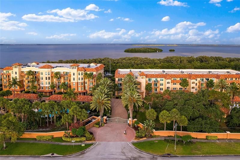 Recently Sold: $1,900,000 (3 beds, 3 baths, 2536 Square Feet)