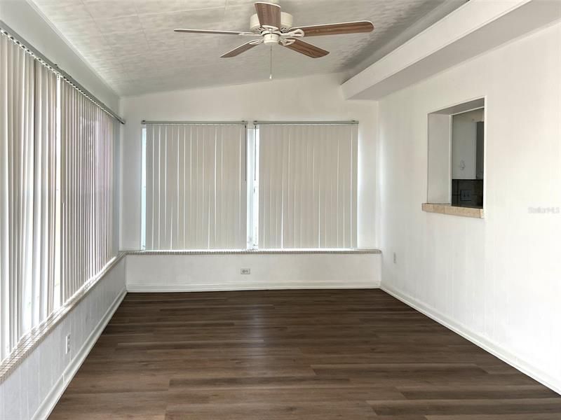 Recently Sold: $295,000 (2 beds, 2 baths, 1464 Square Feet)