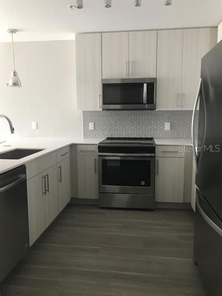 Recently Rented: $2,046 (1 beds, 1 baths, 609 Square Feet)