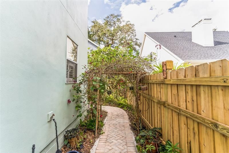 Recently Sold: $525,000 (3 beds, 2 baths, 1758 Square Feet)
