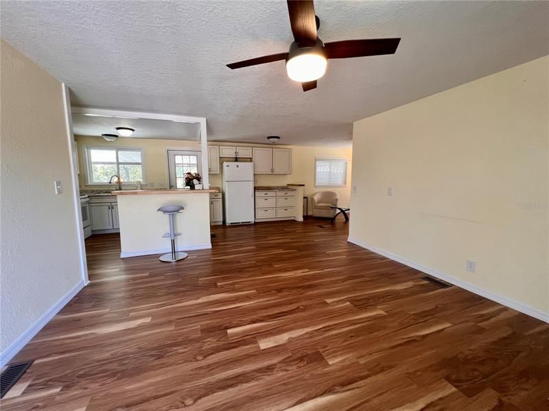 Recently Sold: $309,900 (3 beds, 2 baths, 1074 Square Feet)