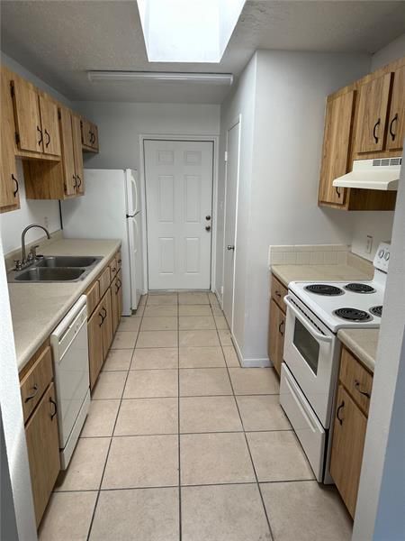 Recently Rented: $1,149 (2 beds, 1 baths, 1041 Square Feet)