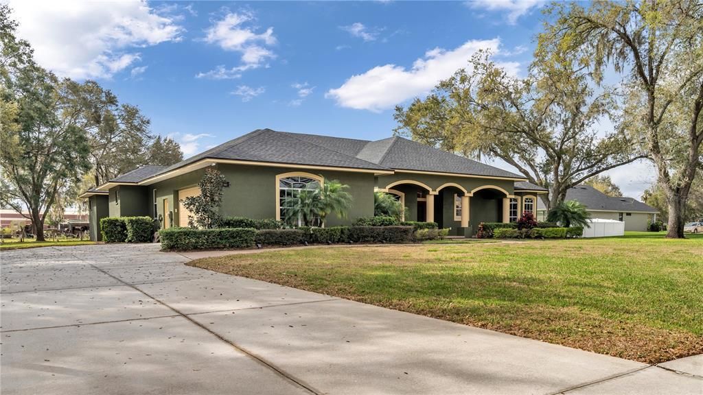 Recently Sold: $699,000 (6 beds, 3 baths, 3655 Square Feet)