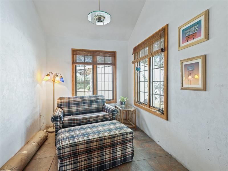 Recently Sold: $699,000 (1 beds, 1 baths, 1251 Square Feet)