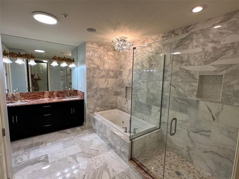 Recently Sold: $1,395,000 (2 beds, 2 baths, 3323 Square Feet)