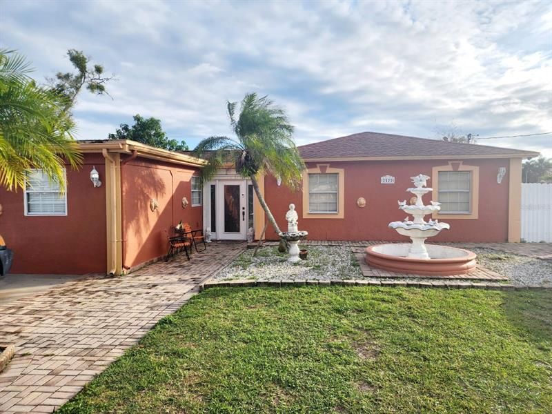 Recently Sold: $375,000 (5 beds, 3 baths, 2634 Square Feet)