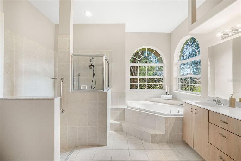 最近售出: $569,000 (4 贝兹, 3 浴室, 2616 平方英尺)