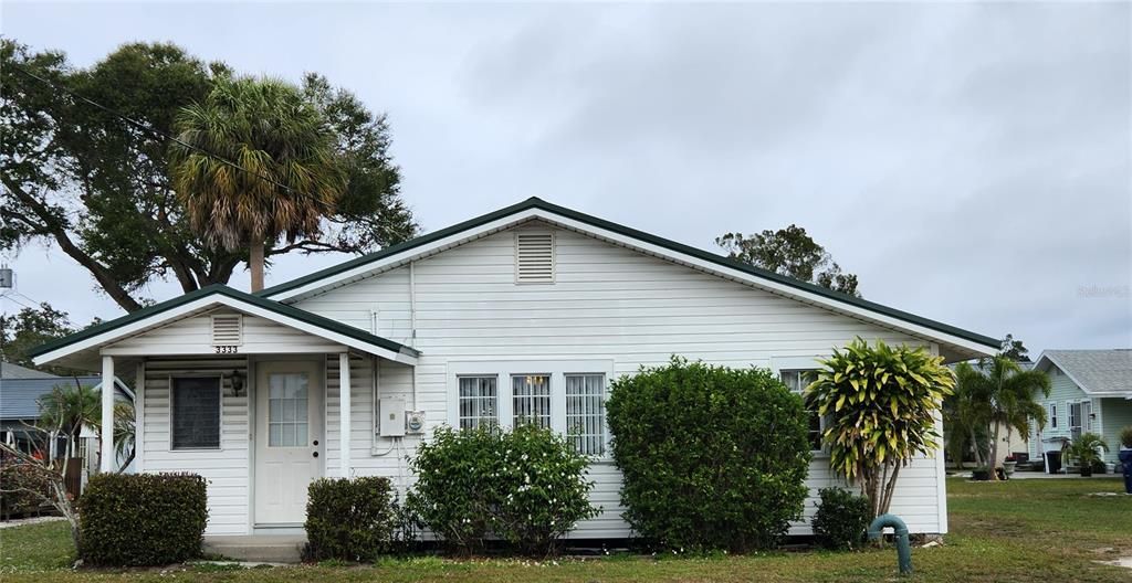Recently Sold: $370,000 (2 beds, 1 baths, 916 Square Feet)