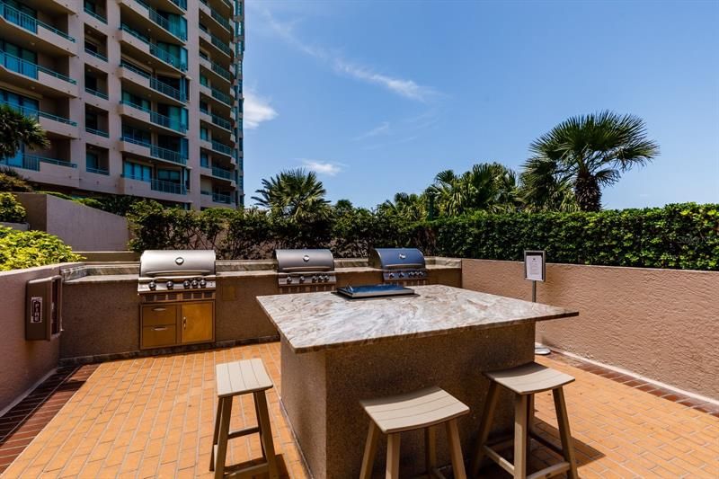 Recently Sold: $699,900 (1 beds, 2 baths, 1100 Square Feet)