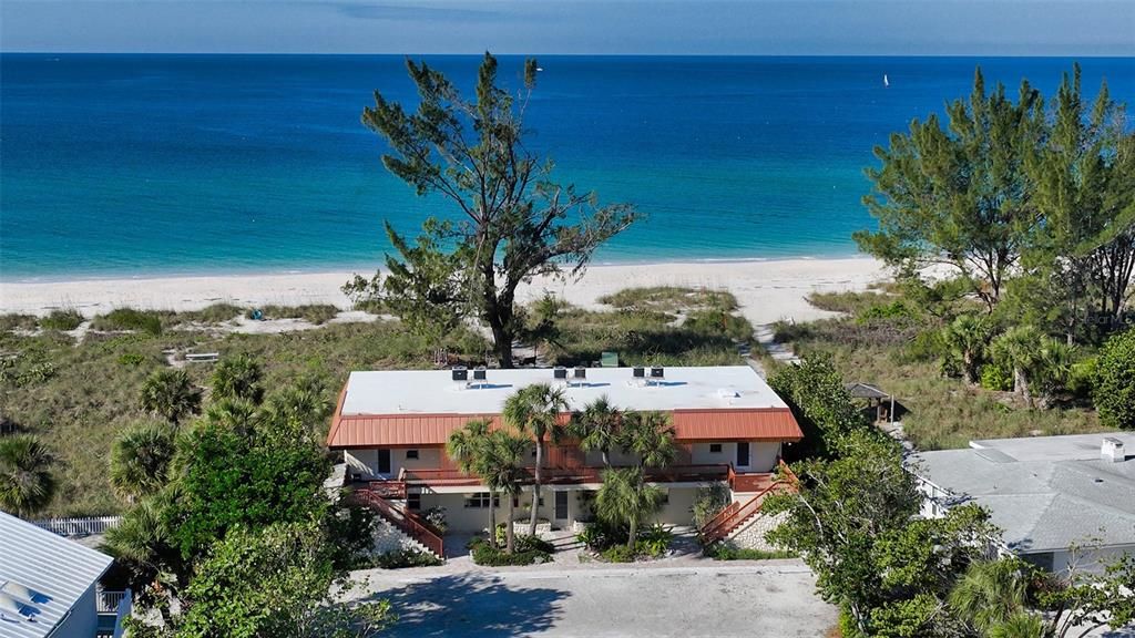 Recently Sold: $7,690,000 (9 beds, 6 baths, 5992 Square Feet)