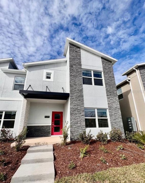 Recently Sold: $592,000 (5 beds, 4 baths, 2128 Square Feet)