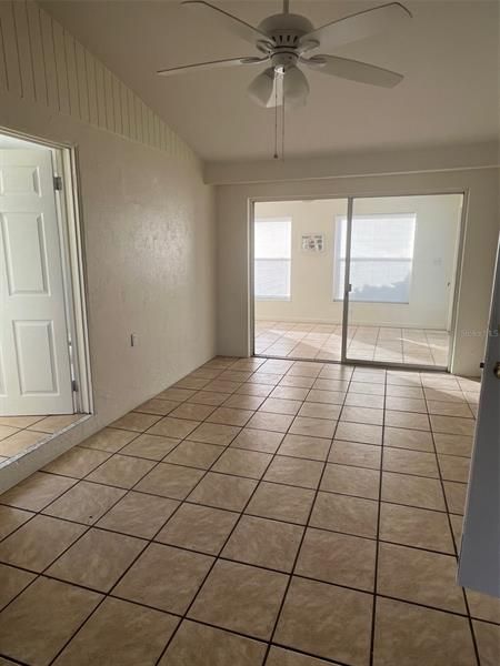 Recently Rented: $1,600 (2 beds, 1 baths, 1289 Square Feet)